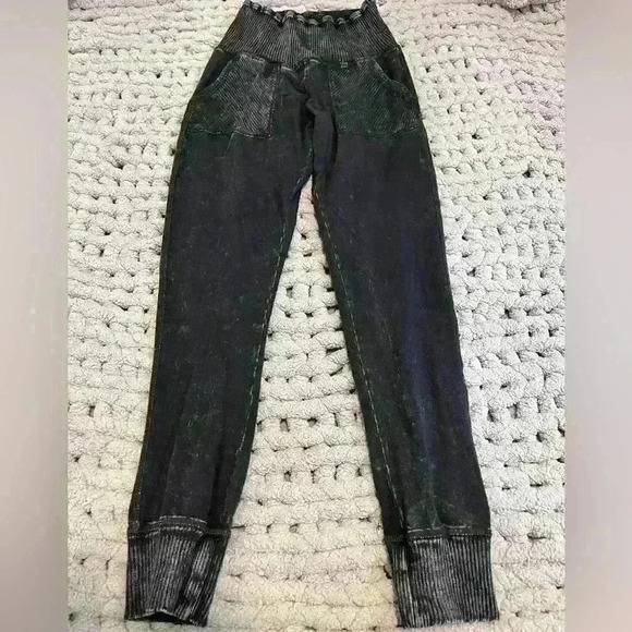 Black Retro Leggings Size Small - Picture 1 of 5